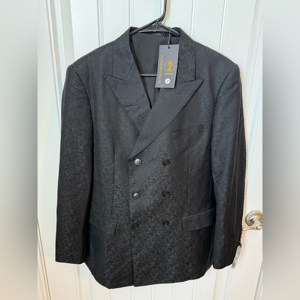 New Kudoro Fashion Design Black Paisley Suit Size 36R NWT